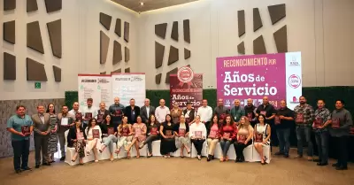 Reconocen a sus colaboradores por a�os de dedicaci�n al organismo