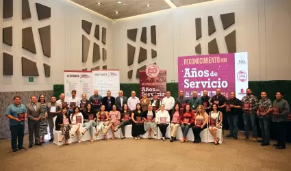 Reconocen a sus colaboradores por a�os de dedicaci�n al organismo