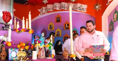 Inaugura alcalde Ismael Burgue�o tradicional altar de muertos en el Mercado Hida