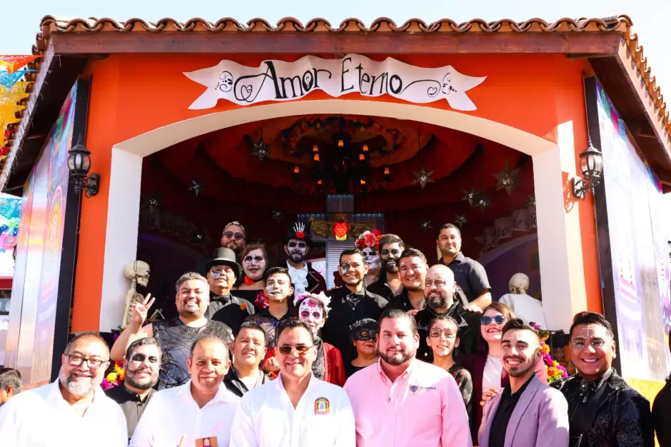Inaugura alcalde Ismael Burgue�o tradicional altar de muertos en el Mercado Hidalgo
