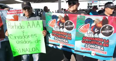 Marcha en protesta por la prohibici�n de la pelea de gallos