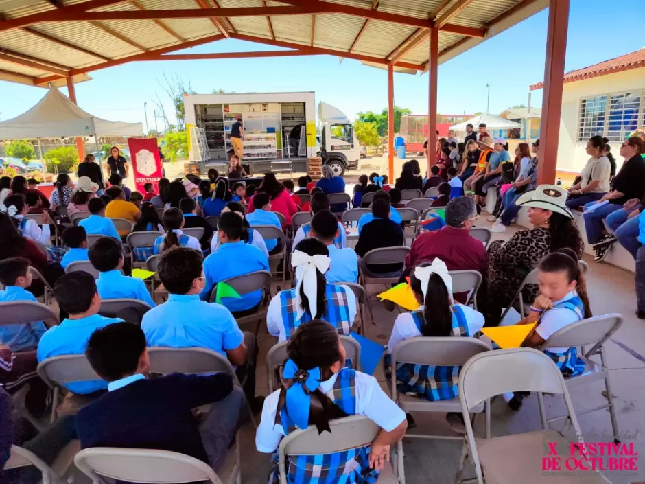 Recorrido "Letras Peninsulares" con el Librob�s de FCE