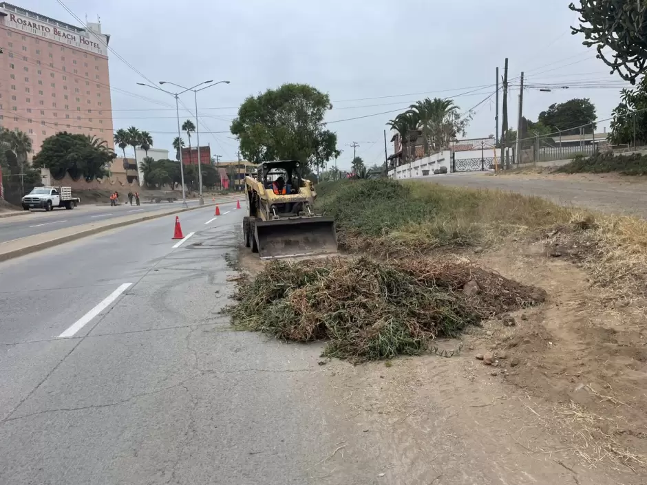 Intensifican labores de limpieza en vialidades y �reas p�blicas