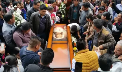 Miles de personas acuden a despedir al sacerdote Marcelo P�rez P�rez