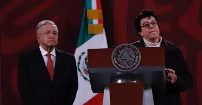 AMLO y Raquel Sosa El�zaga, directora de las universidades del Bienestar.