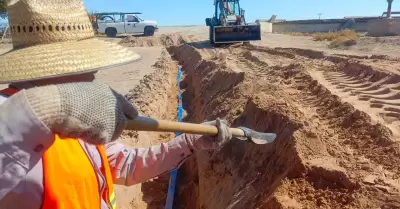 Introducci�n de tuber�a de agua potable en comunidad Dos Tubos