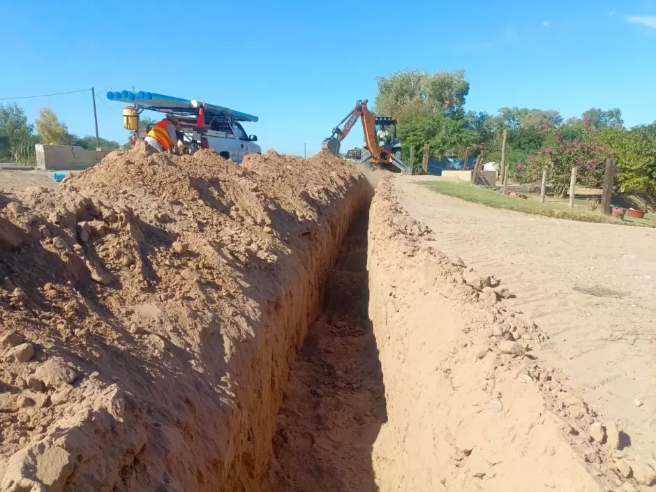 Introducci�n de tuber�a de agua potable en comunidad Dos Tubos