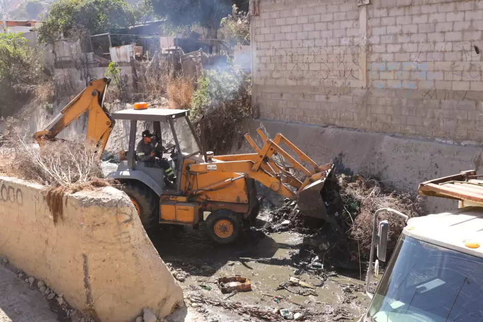 Supervisa alcalde Ismael Burgue�o trabajos de limpieza y mantenimiento en tanques desarenadeores de Tijuana
