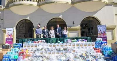 Recibe Sistema DIF Baja California v�veres por parte de la UABC para Guerrero