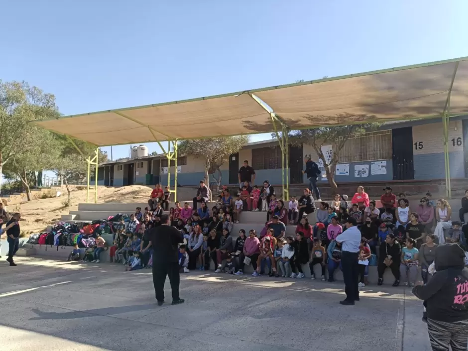 Se suman Rotarios a donaci�n de mochilas y �tiles escolares