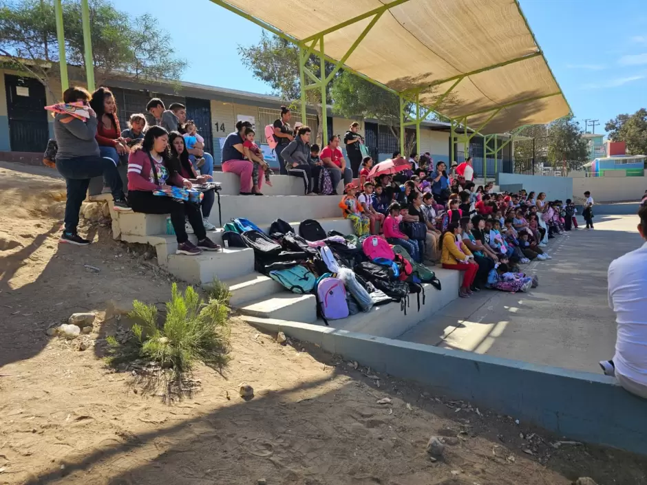 Se suman Rotarios a donaci�n de mochilas y �tiles escolares