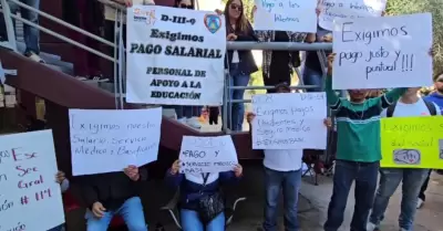 500 trabajadores interinos de escuelas, no han cobrado por falta de 4 n�minas