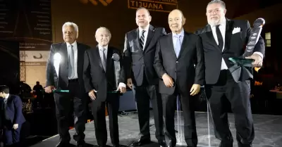 Reconocen a l�deres de la regi�n con el "Galard�n al M�rito Empresarial"