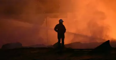 Atiende Bomberos Tijuana incendio de viviendas en Villa del Campo; inmediata res