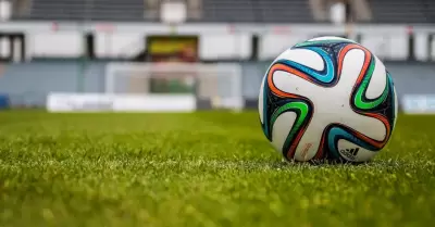 Muere ni�o al caerle encima porter�a de futbol