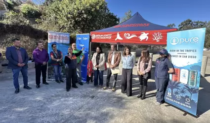 Colocan red en el Ca��n del Pato para impedir la llegada de basura al oc�ano