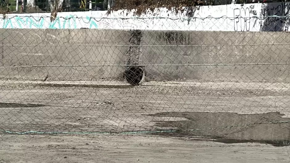 Colocan red en el Ca��n del Pato para impedir la llegada de basura al oc�ano