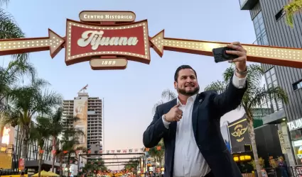 Devela alcalde Ismael Burgue�o puerta al centro hist�rico de Tijuana