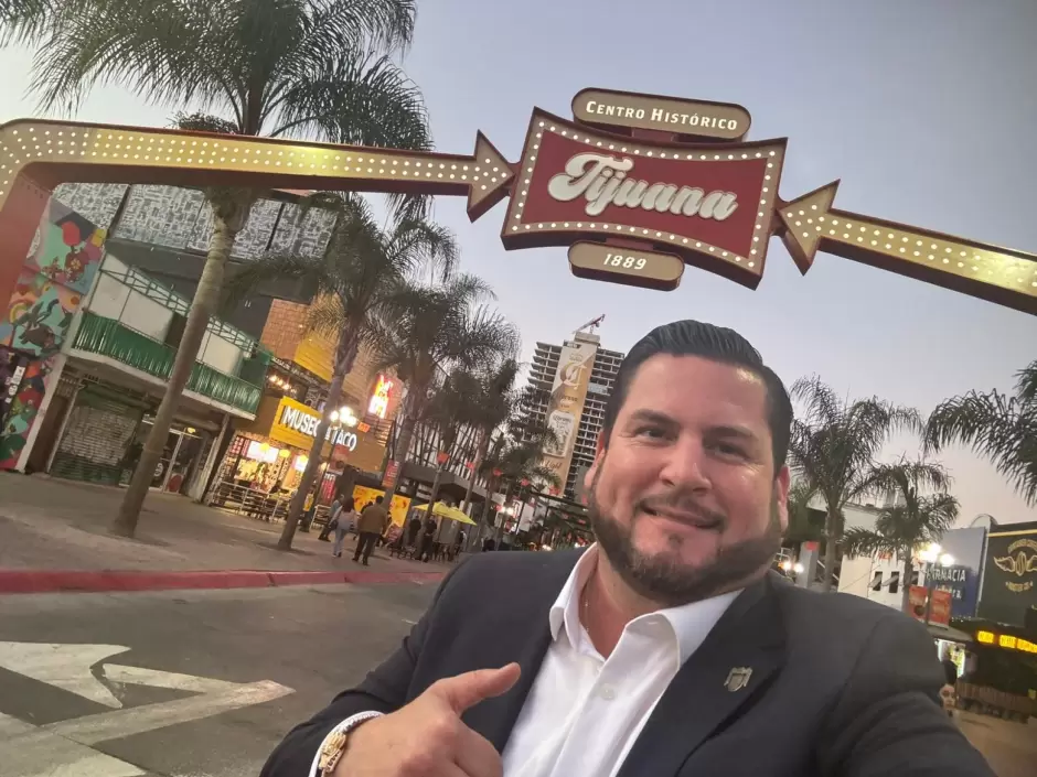 Devela alcalde Ismael Burgue�o puerta al centro hist�rico de Tijuana