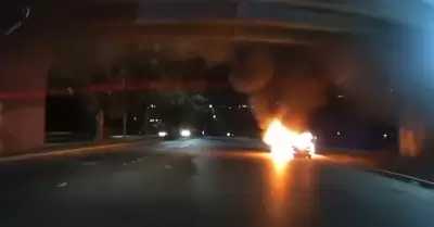 Incendian veh�culo y colocan manta con amenazas en libramiento Rosas Magall�n