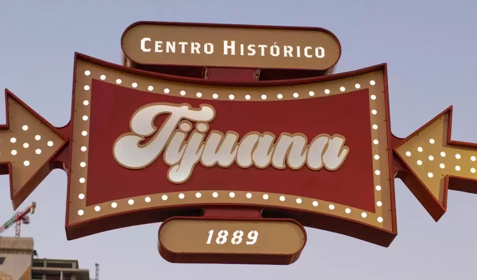 Devela alcalde Ismael Burgue�o puerta al centro hist�rico de Tijuana