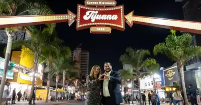 Devela alcalde Ismael Burgue�o puerta al centro hist�rico de Tijuana