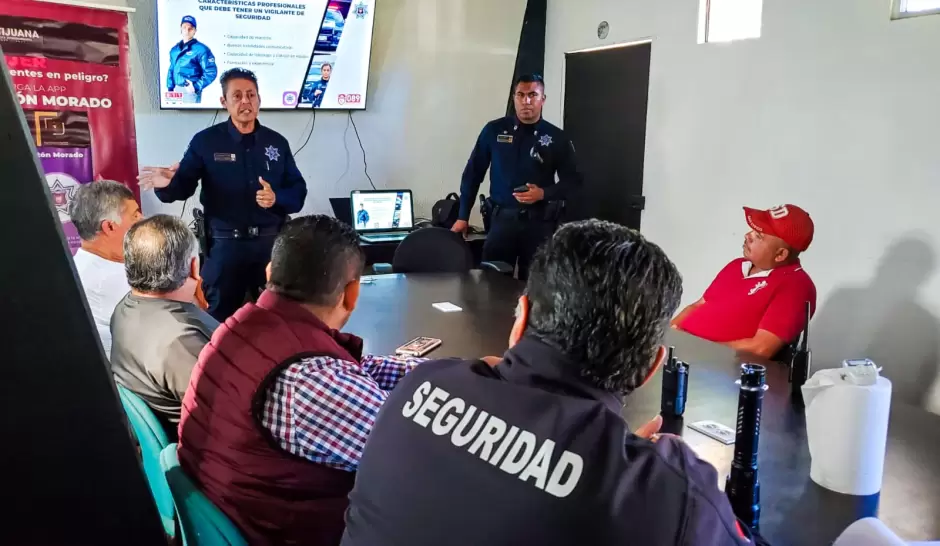 Capacitan a guardias de parques tem�ticos sobre seguridad personal