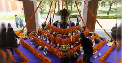 Ofrenda en Palacio Nacional honr� a hero�nas de la patria
