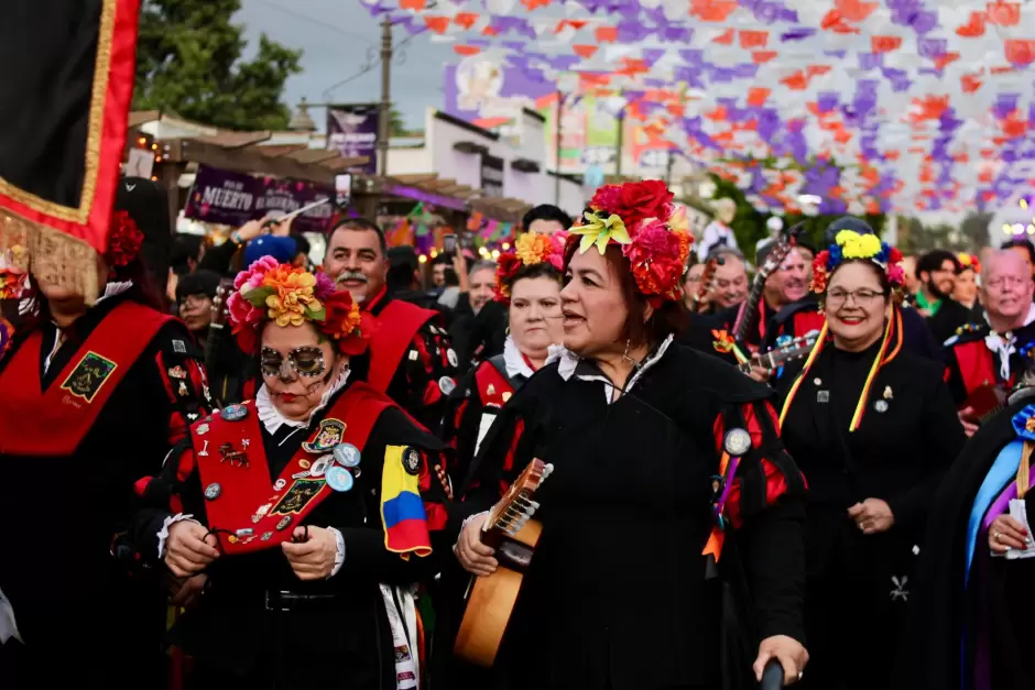 Celebra Rom�n Cota actividades del D�a de Muertos en Tecate