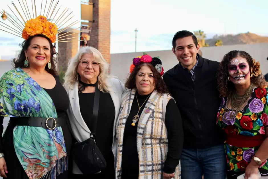 Celebra Rom�n Cota actividades del D�a de Muertos en Tecate