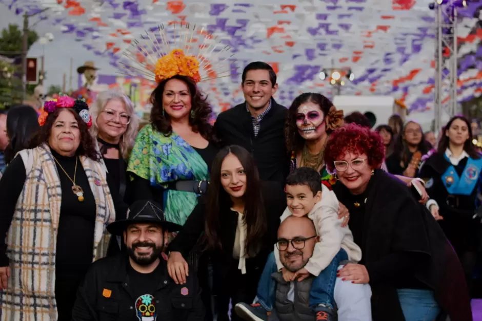 Celebra Rom�n Cota actividades del D�a de Muertos en Tecate