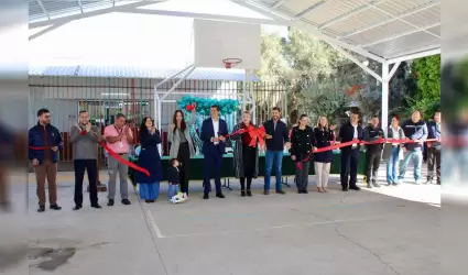 Inaugura Rom�n Cota obra escolar de "La escuela es nuestra"