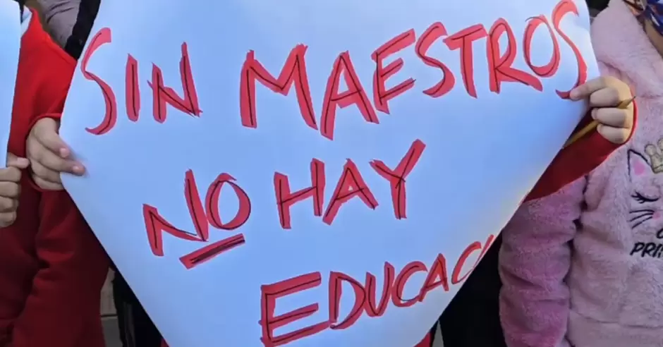Toman instalaciones del Sistema Educativo en reclamo de maestros para la Escuela Primaria Guadalupe Victoria�