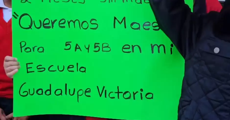 Toman instalaciones del Sistema Educativo en reclamo de maestros para la Escuela Primaria Guadalupe Victoria�