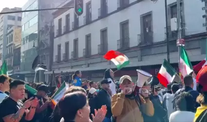 Manifestantes en las afueras de la Suprema Corte de Justicia de la Naci�n
