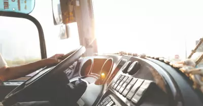 Los j�venes prefieren los autobuses por ser c�modos, econ�micos y confiables.