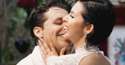 �ngela Aguilar y Christian Nodal
