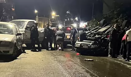 Accidente m�ltiple en Ca��n Azteca involucra al menos cuatro veh�culos