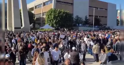 Trabajadores bur�cratas protestan en Mexicali contra posible reforma a la Ley de