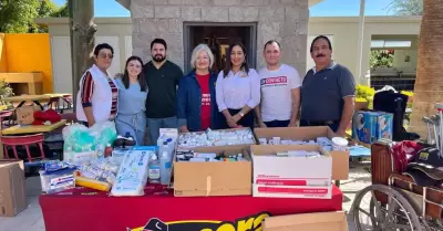 Entrega de medicamentos y material de curaci�n al Grupo Humanitario Mateo 25:35.