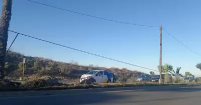 Ciudadanos denuncian riesgo por cables ca�dos en Camino a Cedros