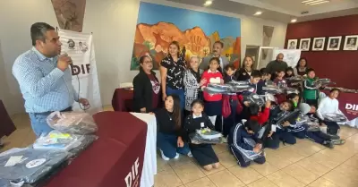 Benefician a ni�as y ni�os de primaria con Programa Ahijado DIF Municipal