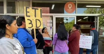 Manifestaci�n de padres de familia de "La Eti"