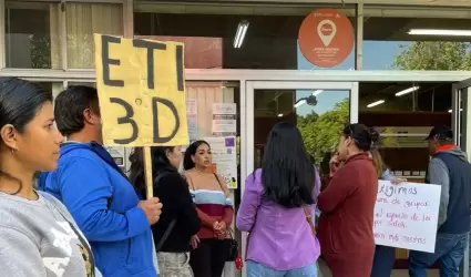 Manifestaci�n de padres de familia de "La Eti"