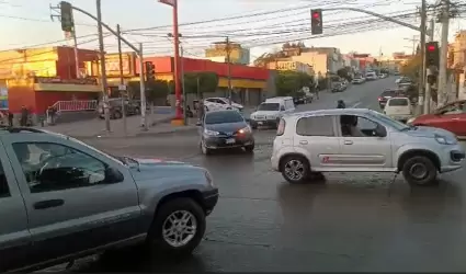 Sem�foro descompuesto en Villas del Sol