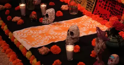 Exposici�n "Memorias de mi infancia: celebraci�n de D�a de Muertos" en CEART Ros