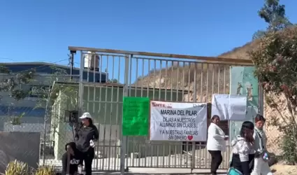 Encadenan acceso a escuela primaria de la colonia Hor�scopos en demanda de maest