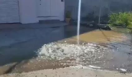 Derrame de aguas negras en Valle de las Flores persiste sin atenci�n desde septi