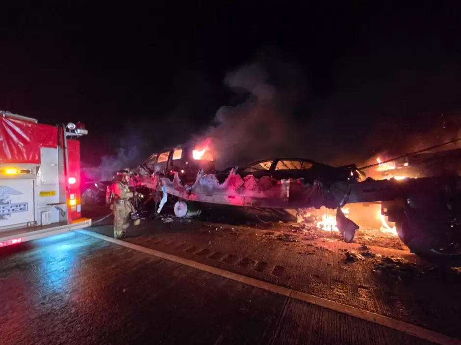 Se incendia cami�n nodriza en La Rumorosa