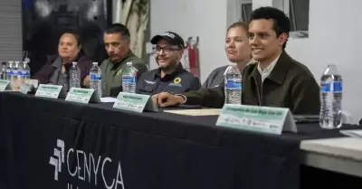 Diputado Eligio Valencia L�pez, autoridades y empresa Baja Gas & Oil acuerdan re